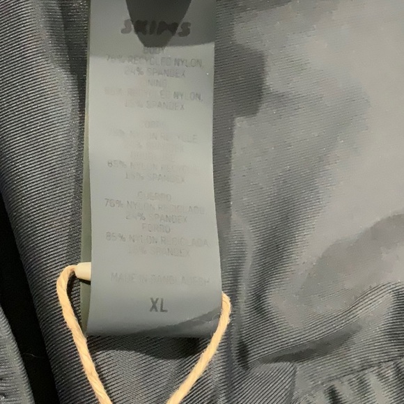 Skims Swim Top D8 - Picture 3 of 3